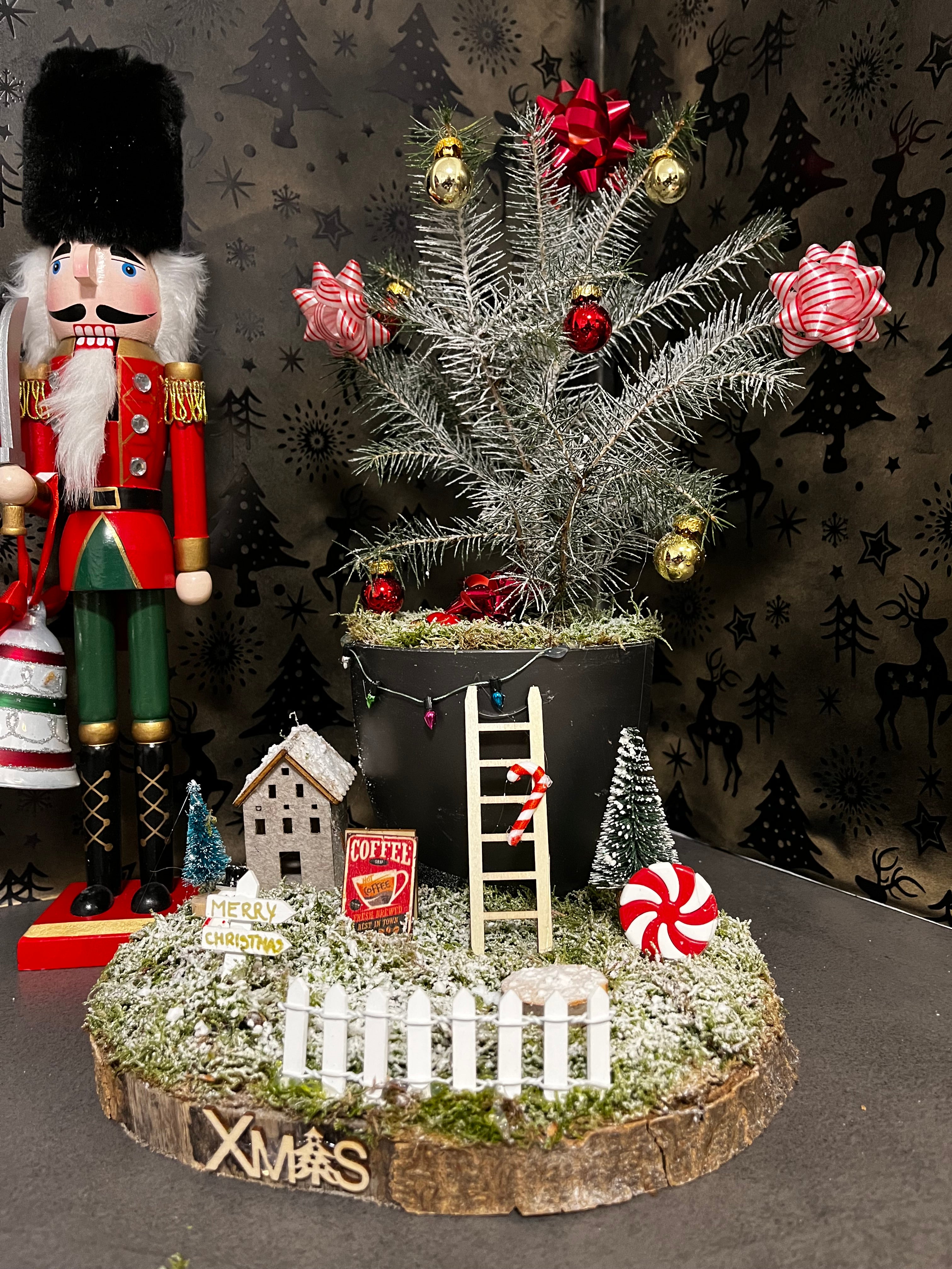 Santa’s Mini Xmas Tree