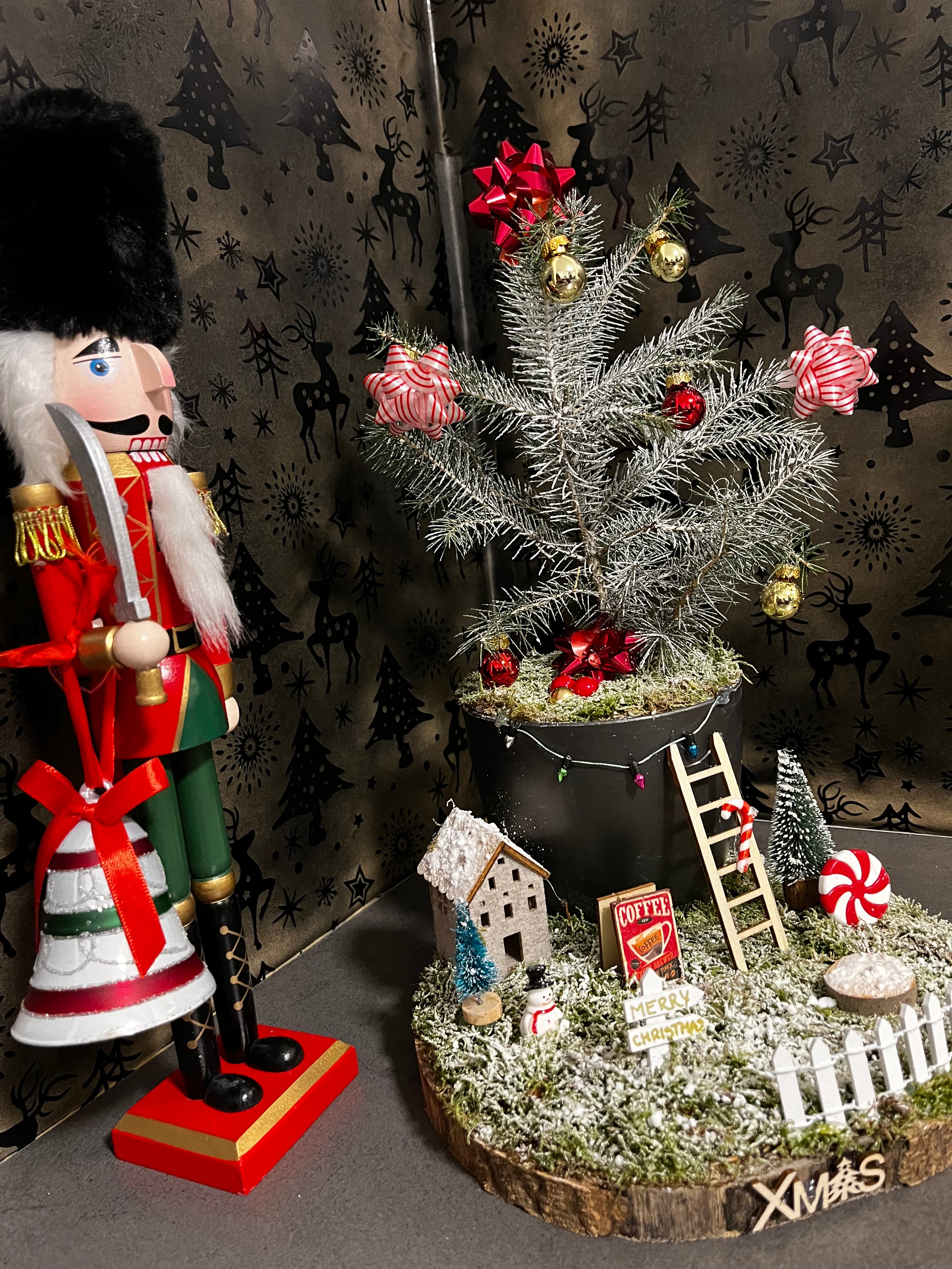 Santa’s Mini Xmas Tree