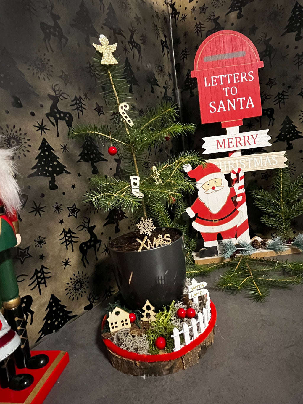 Handcrafted Nordic Berry Evergreen