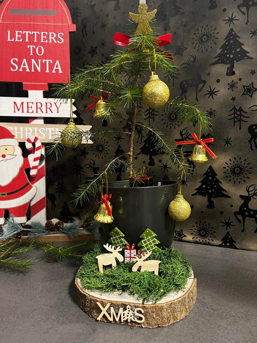 Reindeer & Gold Mini Christmas Tree