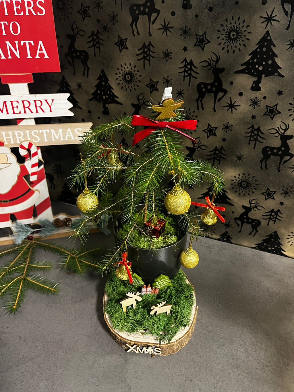 Reindeer & Gold Mini Christmas Tree