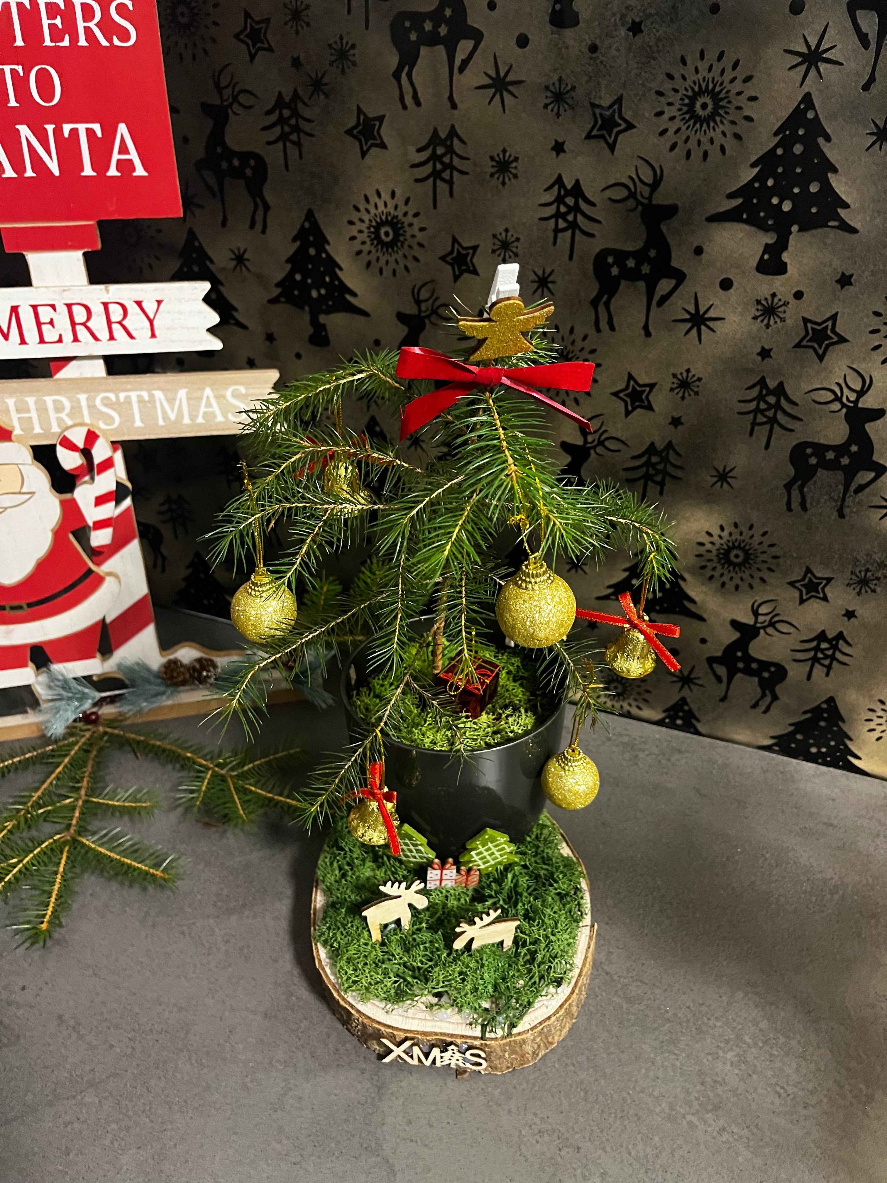 Reindeer & Gold Mini Christmas Tree