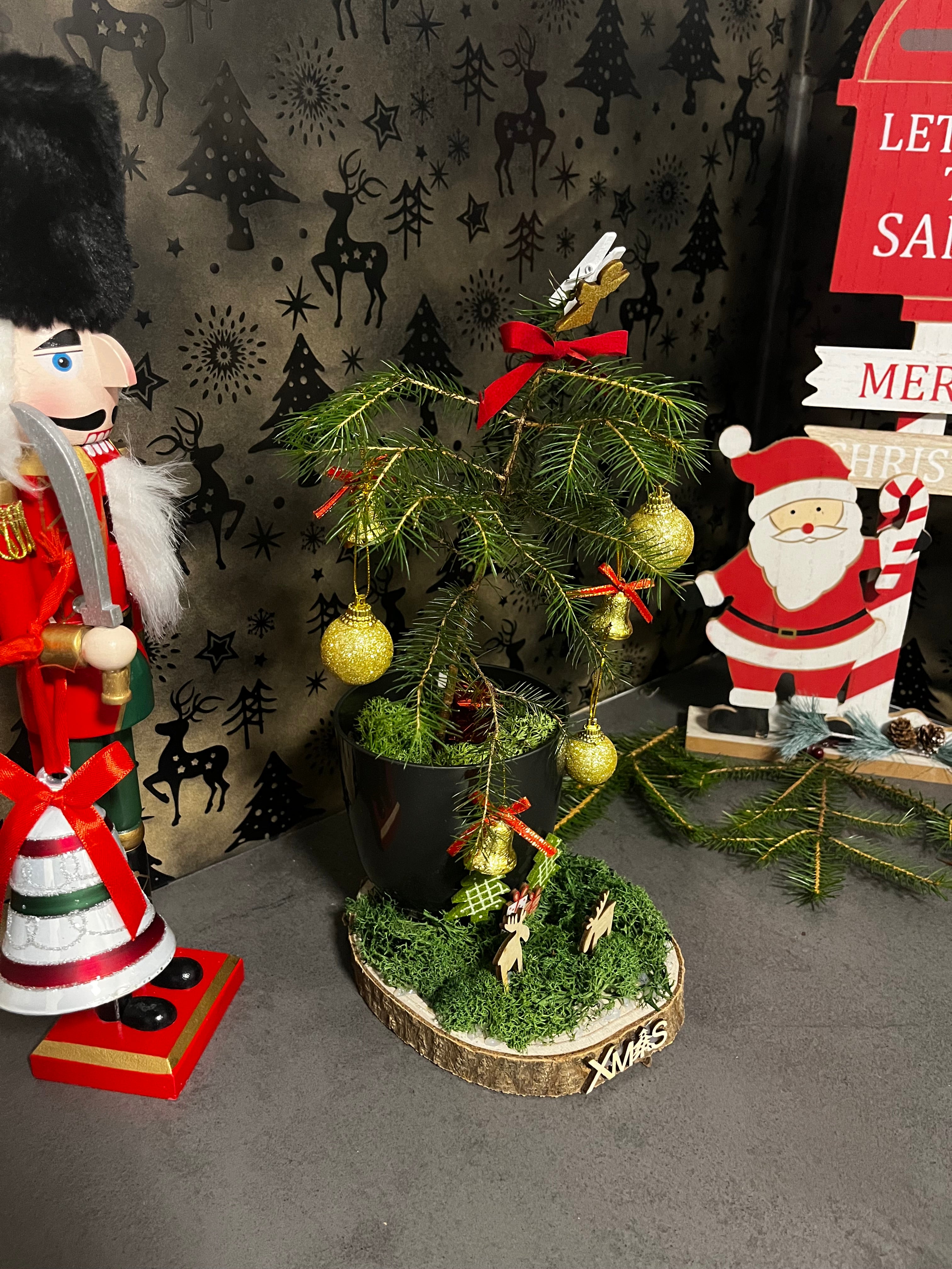 Reindeer & Gold Mini Christmas Tree