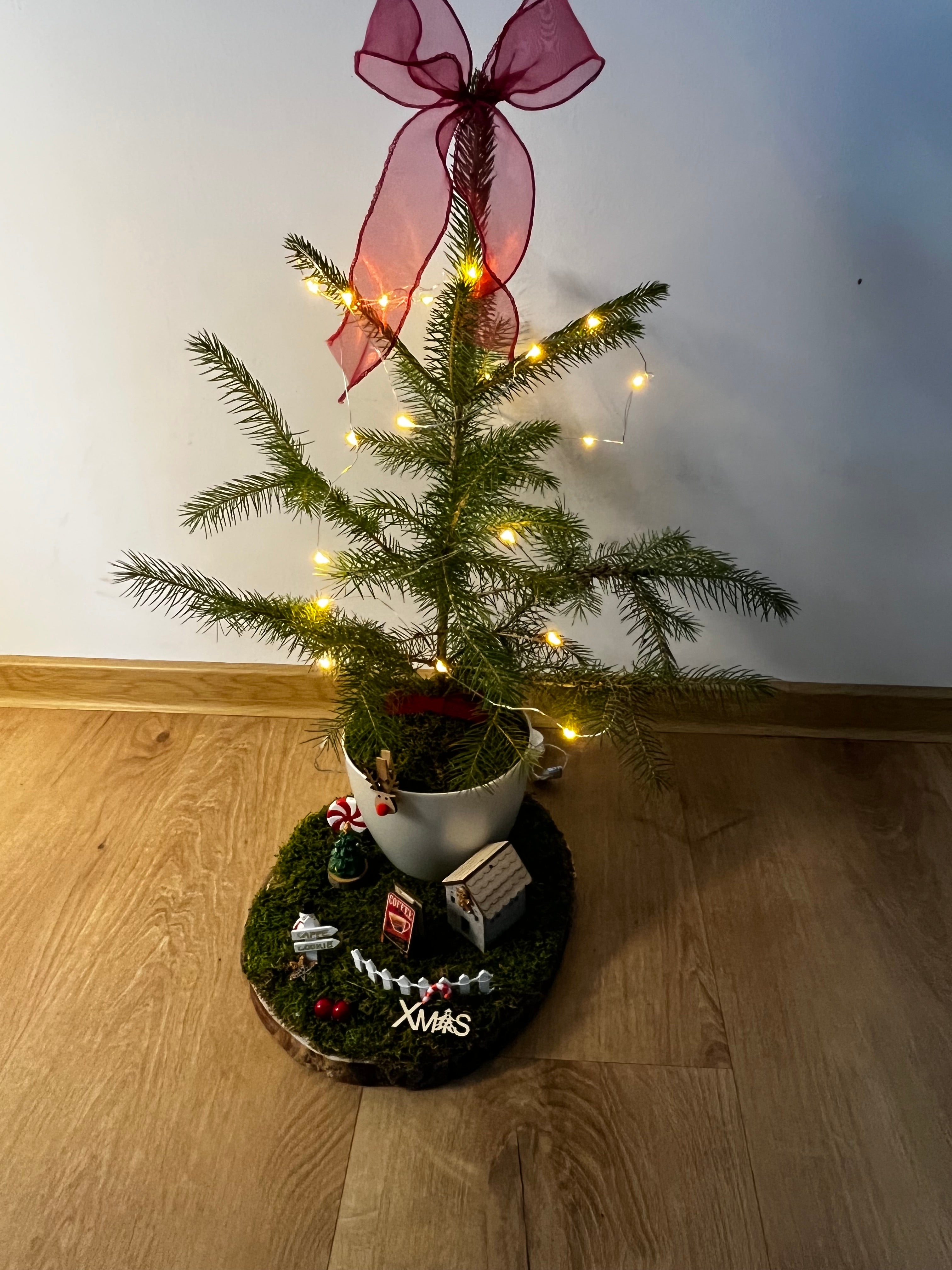 Christmas Village Tree – Light & Ribbon Edition