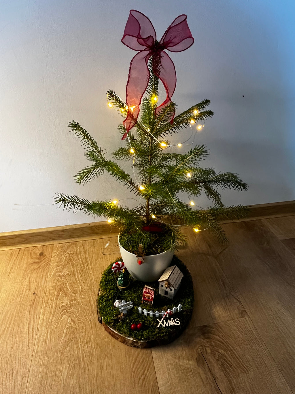 Christmas Village Tree – Light & Ribbon Edition