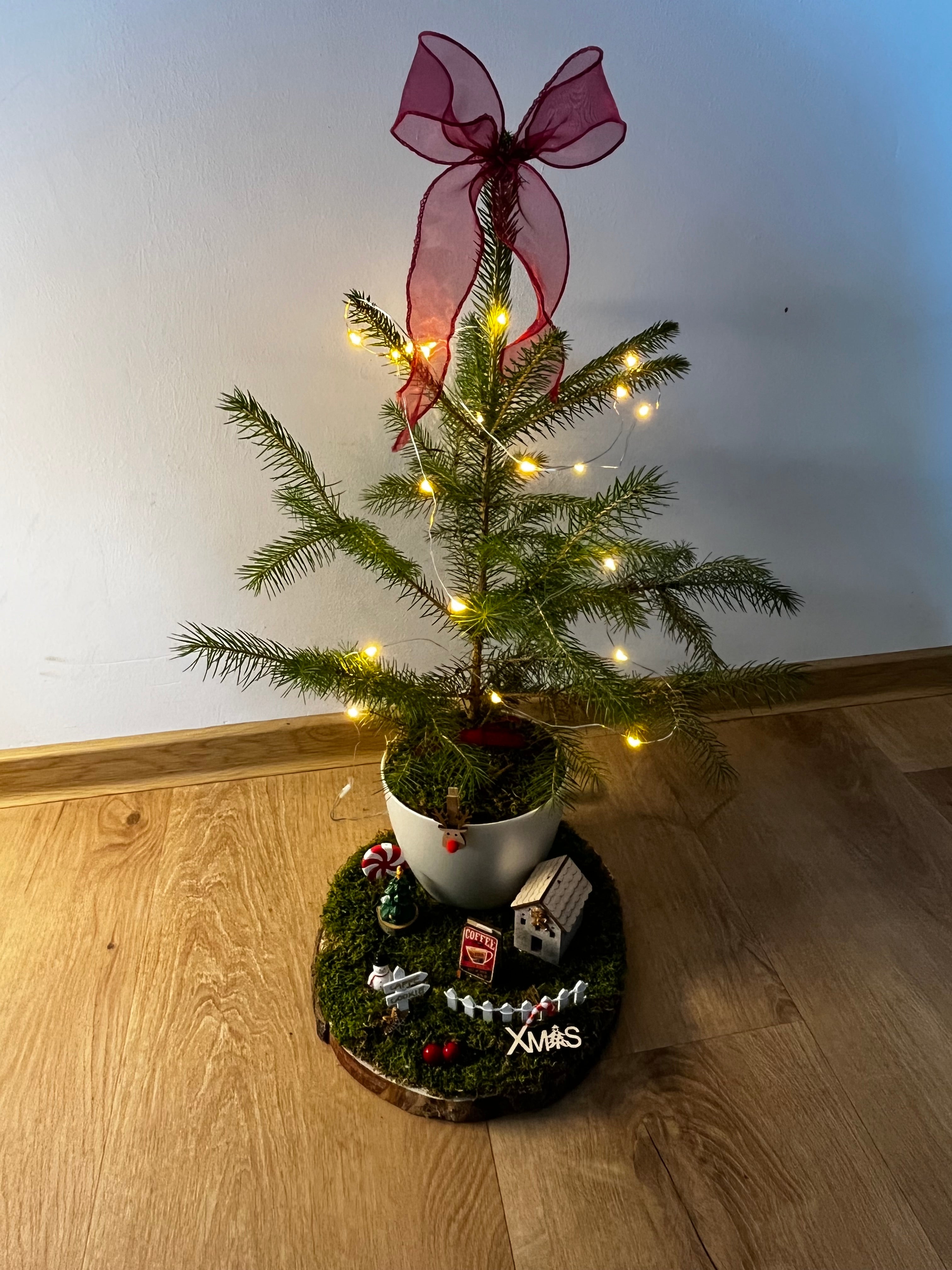 Christmas Village Tree – Light & Ribbon Edition