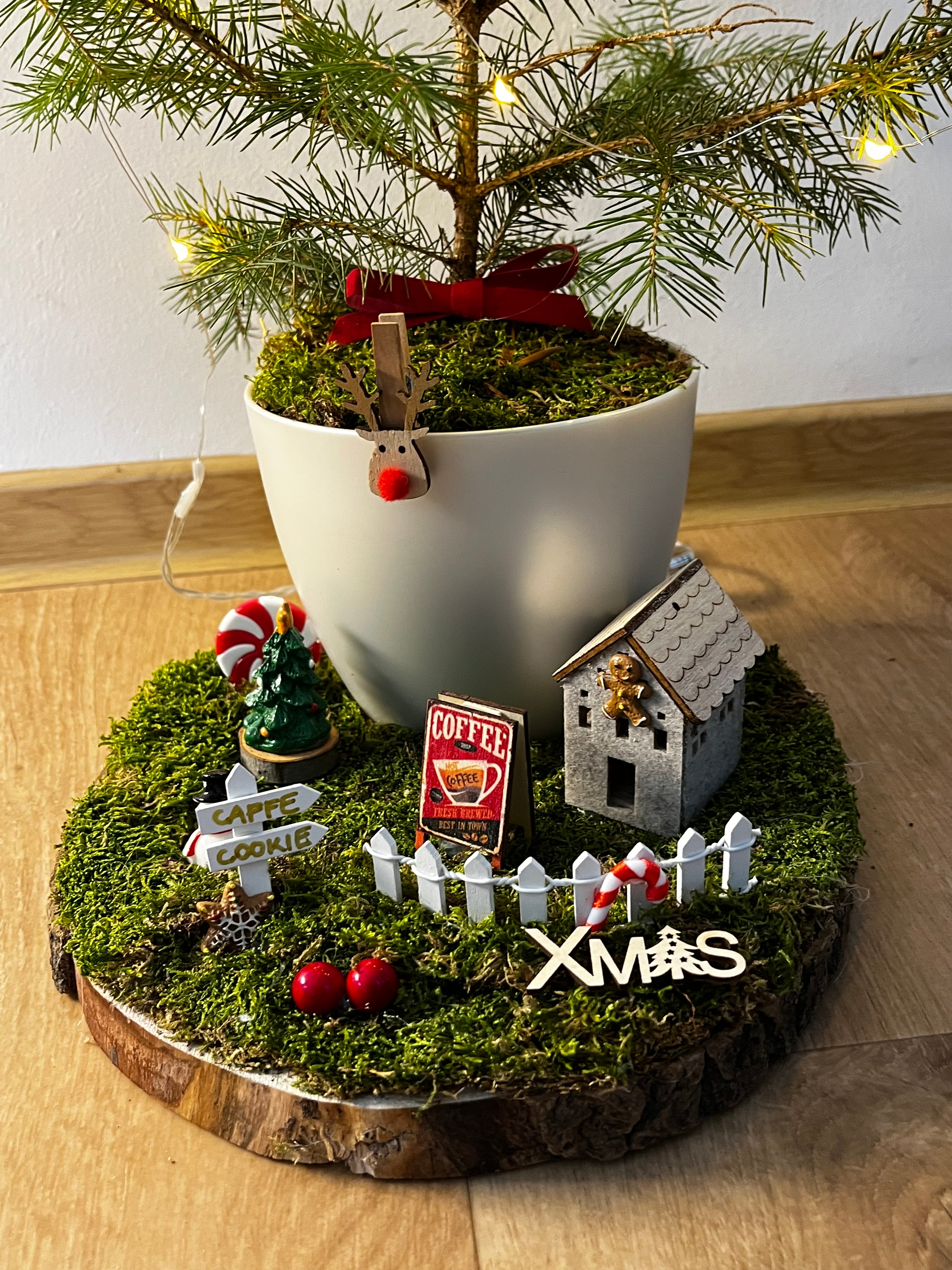 Christmas Village Tree – Light & Ribbon Edition